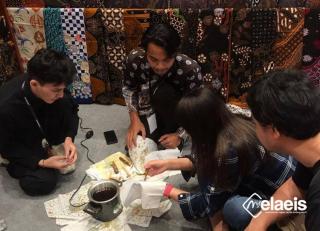 Gadis Jepang ini Mencanting Malam Sawit di Sm-art Batik