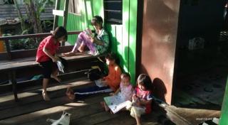Kurangi Ketergantungan pada Gadget, Petani Sawit Ini Rogoh Kocek Membuat Taman Bacaan