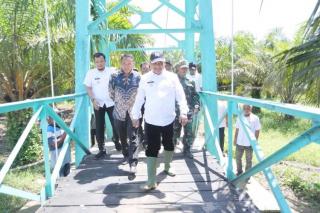 Diresmikan, Penggunaan Jembatan Gantung di Tengah Kebun Sawit