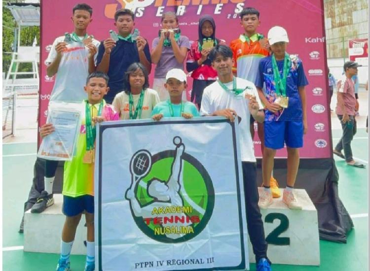 Atlet Junior Tenis PTPN IV Regional III Dulang 13 Medali di Padang, Pelatih: Perjalanan Mereka Tidak Mudah