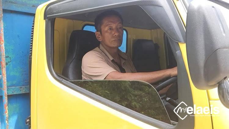 Suka Duka Joni Pengemudi Truk Sawit
