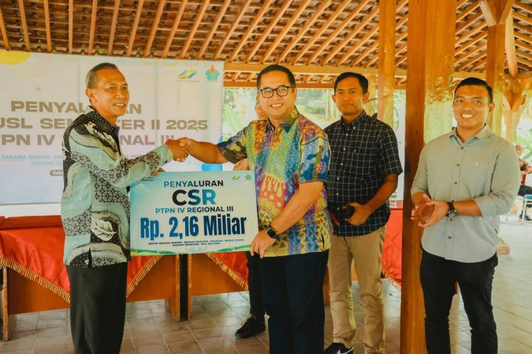 Peternak Ayam Petelur di Kampar Dibantu PTPN IV Regional III Melalui Program TJSL