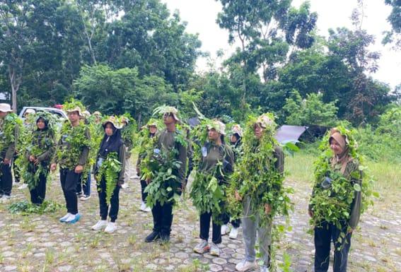 Bekerja Sama dengan Kodim 0415/Jambi, Mahasiswa Penerima Beasiswa Sawit BPDP FST UNJA Jalani Bintalfisdis
