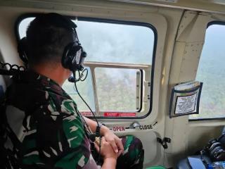 Gunakan Helikopter BNPB, Danlanud Rsn Pantau Langsung Karhutla di Riau 