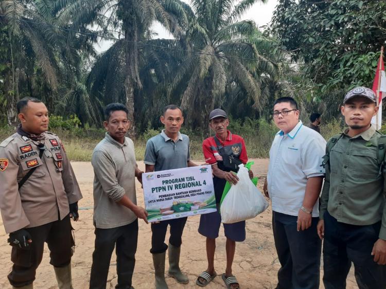 SAD Dapat Bantuan Paket Sembako dari PTPN IV Regional IV, Sadi: Sembako Ini Memang Sangat Kami Butuhkan